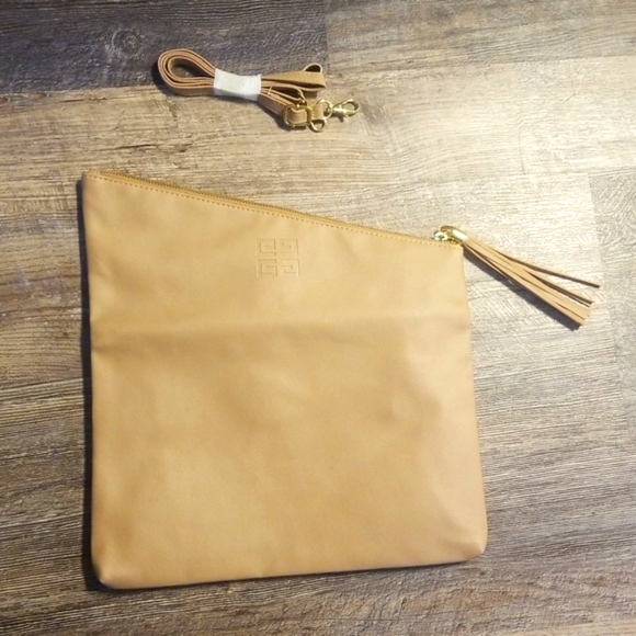 GIVENCHY Crossbody Tan New NWT Tassel Monogram Adjustable Strap Magnet/Zipper - Picture 6 of 17